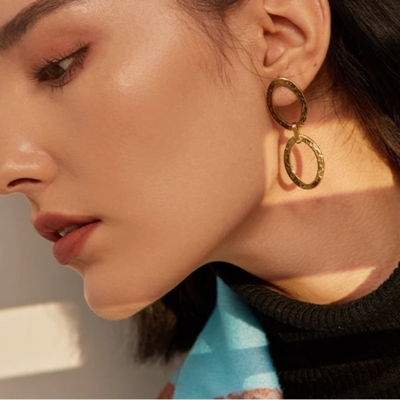 NEW Gold Geometric Dangle Earrings - Picture 4 of 9